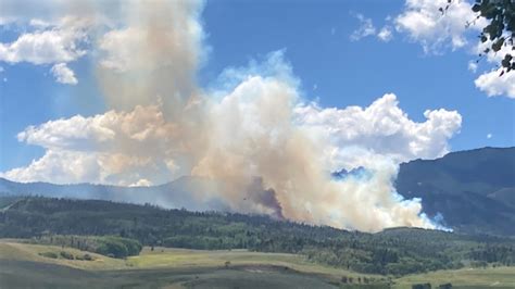 Wildfire burns 400 acres in Gunnison County evacuation order posted